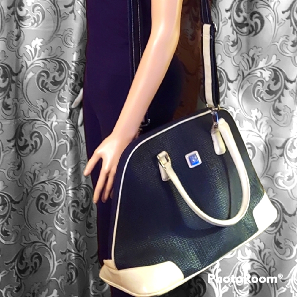 Diane von Furstenberg Travel Shoulder Bag. π - Picture 12 of 15